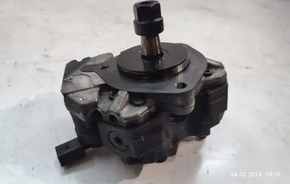 BMW X5 E70 Fuel injection high pressure pump 7798333
