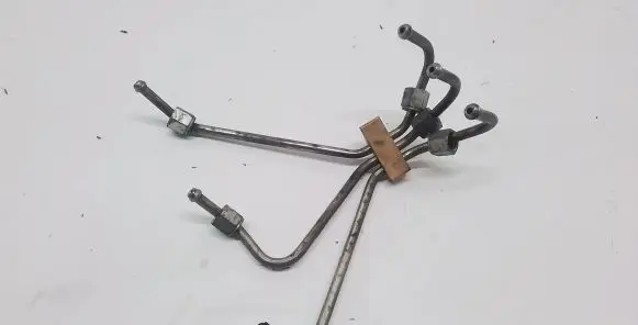 Volvo XC70 Fuel injector supply line/pipe 