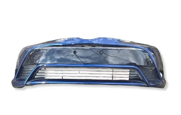Toyota Avensis T270 Front bumper 