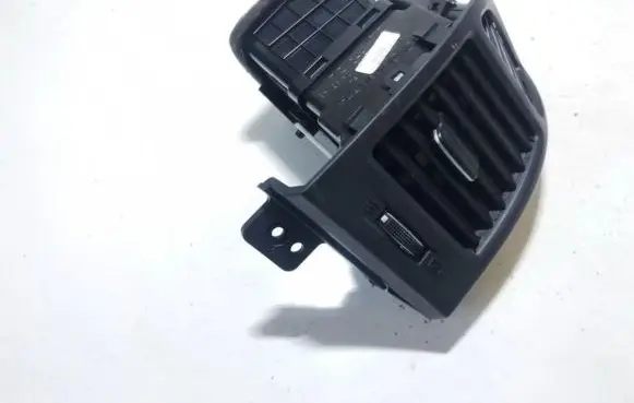 Hyundai Santa Fe Dash center air vent grill 974802b900 97480-2b900
