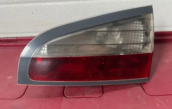 Tailgate rear/tail lights