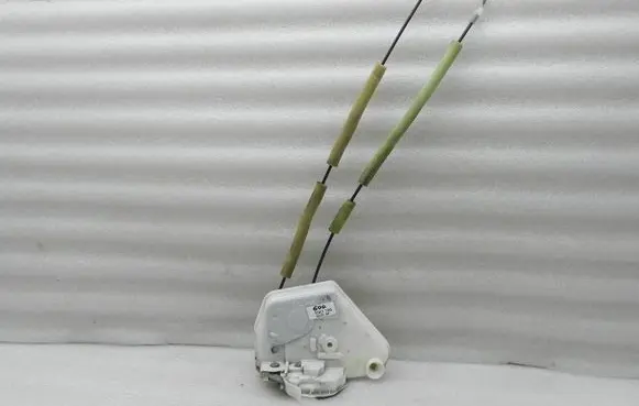 Mazda 6 Front door lock GHP959310B