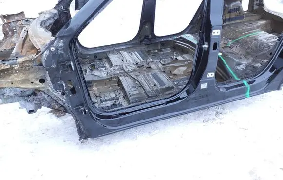 Peugeot 2008 II Pillar (middle) 