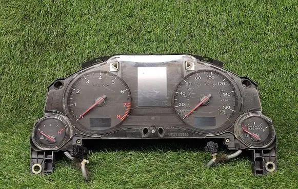 Audi A8 S8 D3 4E Speedometer (instrument cluster) 4E0920950B 4E0910900