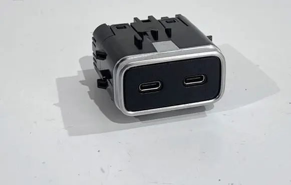 Mercedes-Benz GLE W167 USB socket connector A1678201903