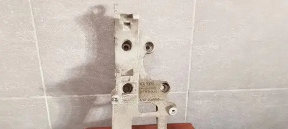 Seat Leon (1P) Generator/alternator bracket 06F903143E