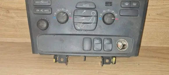 Volvo V70 Air conditioning/heating control unit 8691950
