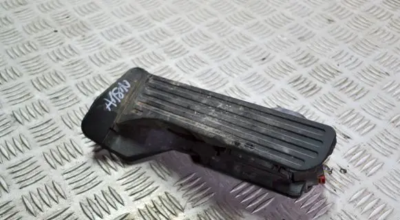 Volkswagen PASSAT B7 Accelerator throttle pedal 6PV01104005 1K2721503AJ