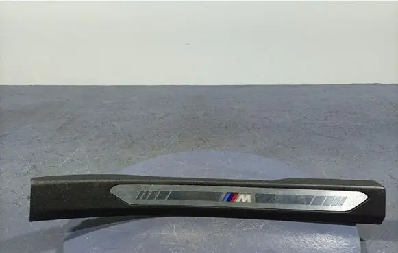 BMW X7 G07 Foot area side trim 7434258