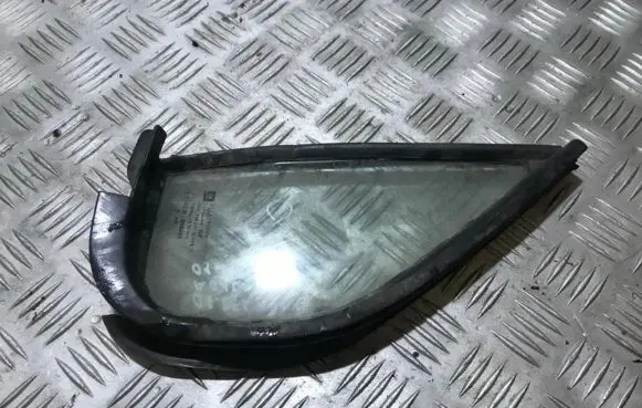 Opel Agila A Front door vent window glass four-door 