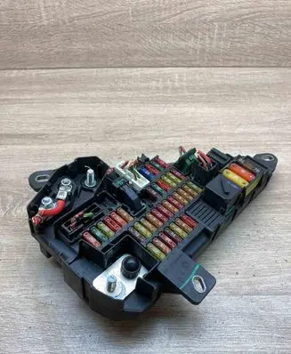 BMW 5 E60 E61 Fuse module 6906588