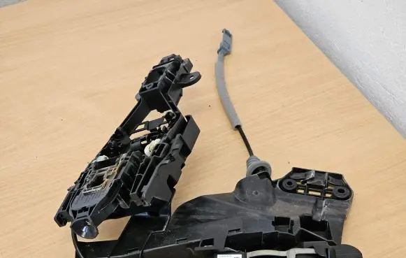 Volvo S90, V90 Front door lock 31484050