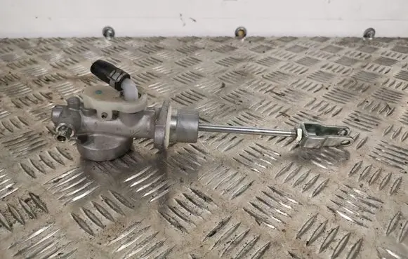 Subaru Forester SJ Clutch slave cylinder 5X2