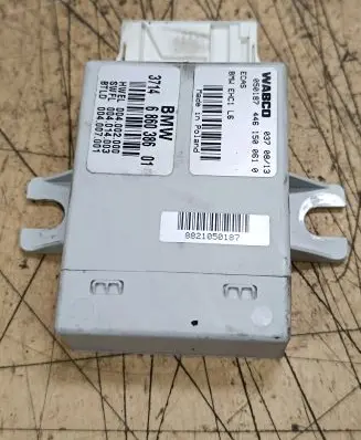 BMW 5 F10 F11 Air suspension control unit module (rear) 3714686038601 37146860386 6860386