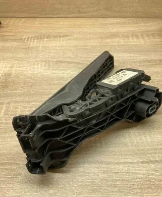 Skoda Octavia Mk2 (1Z) Accelerator throttle pedal 1K1721503P