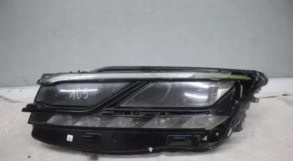 Volkswagen Touareg III Headlight/headlamp