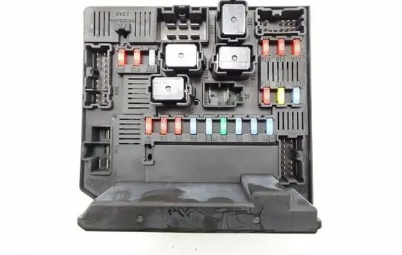 Nissan Qashqai Fuse box set 284B7JD01B 519136329 1017180031