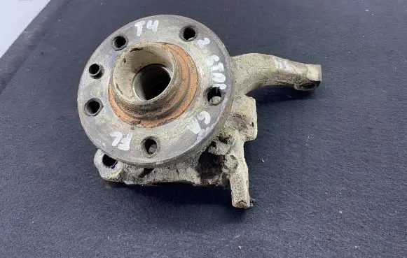 Volkswagen Transporter - Caravelle T4 Front wheel hub spindle knuckle