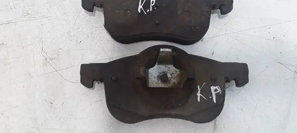 Volvo V70 Brake pads (front) 