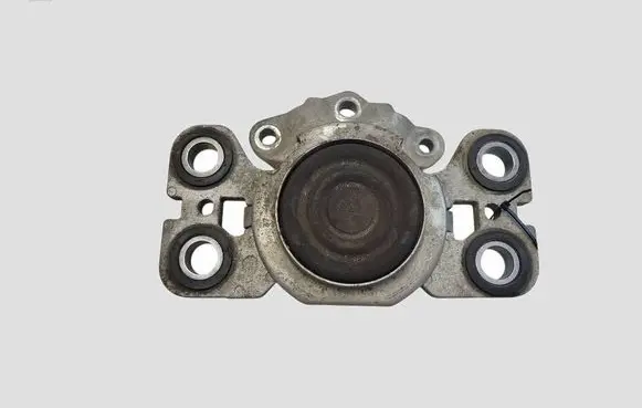 Volvo S60 Engine mount bracket 31401307
