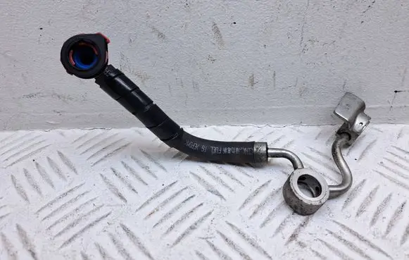 Toyota Avensis T270 Fuel injector supply line/pipe 2390126040