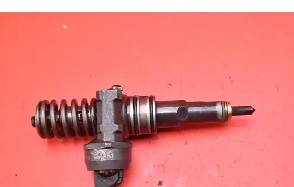 Volkswagen Golf IV Fuel injector 038130073AG