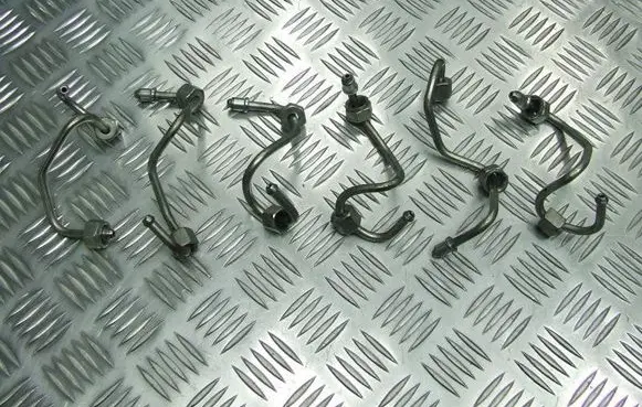 Maserati Ghibli Fuel injector supply line/pipe 