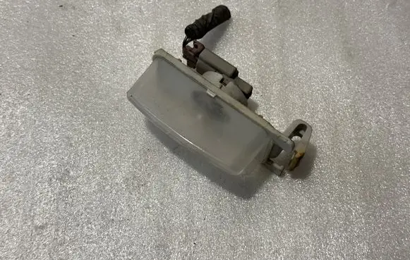 Nissan Juke I F15 Number plate light I090037