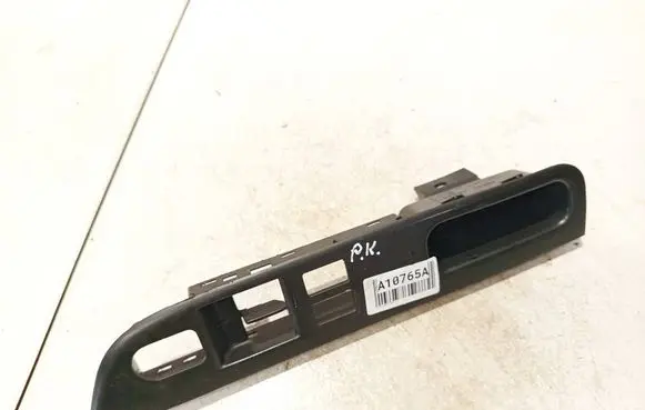 Suzuki Swift I Front door window switch trim 8376262j1