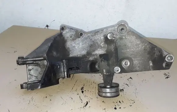 Renault Laguna II Generator/alternator bracket 8200183234