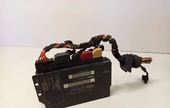 Audi A4 S4 B7 8E 8H Comfort/convenience module 8E0907279L
