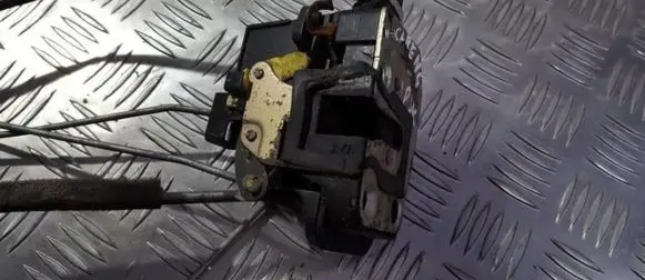KIA Carens I Front door lock