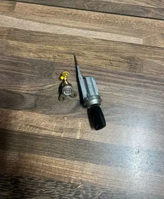 Toyota Land Cruiser (J100) Ignition lock