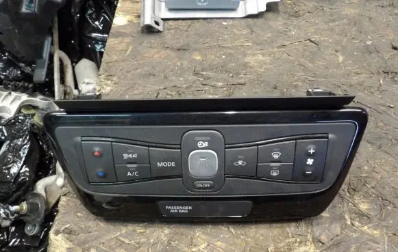 Nissan Leaf II (ZE1) Climate control unit 275005SE0A