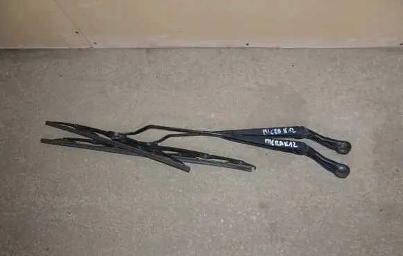 Nissan Micra Front wiper blade arm 80008647