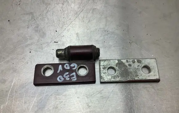 BMW 3 E30 Rear door upper hinge 1923936