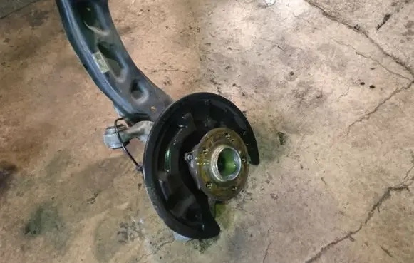 Mercedes-Benz GLA W156 Rear wheel hub 2460306