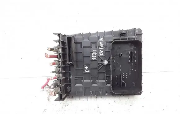 Skoda Octavia Mk2 (1Z) Fuse module 1K0937125A