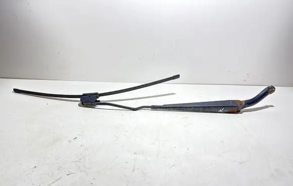 Volvo XC70 Front wiper blade arm 8624266