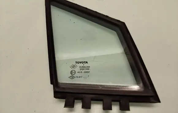 Toyota Corolla Verso E121 Front door vent window glass four-door 43R00097 TS917