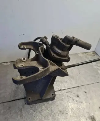 Mercedes-Benz Vario Radiator mount bracket 6684311340