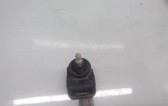 Opel Astra G Headlight level adjustment motor 90590665