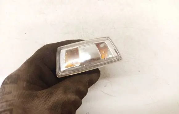 Opel Astra H Front fender indicator light 13228580