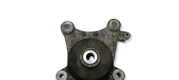 Honda CR-V Engine mounting bracket 
