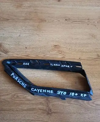Porsche Cayenne (9Y0 9Y3) Front bumper corner part panel trim 9Y0807675B