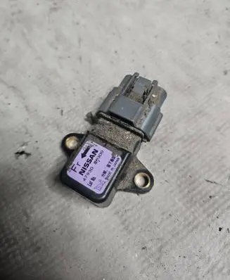 Nissan X-Trail T30 ESP acceleration yaw rate sensor 479308H300
