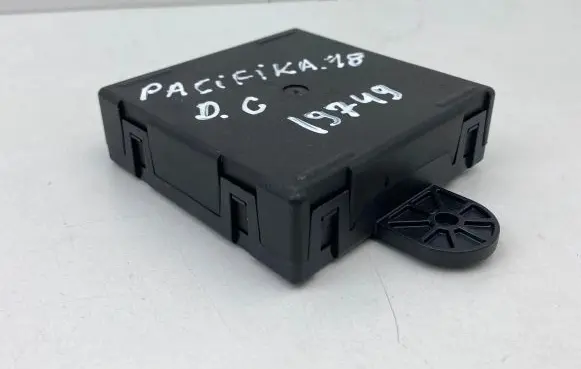 Chrysler Pacifica Sliding door control unit/module 68225096AF A2C7475250600 TRURF293704A2A
