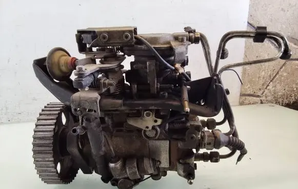 Audi 80 90 S2 B4 Fuel injection high pressure pump 028130109C 46049431 798930