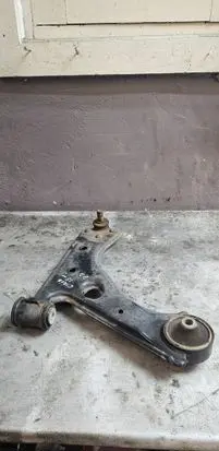 Opel Corsa E Front lower control arm/wishbone 13167940