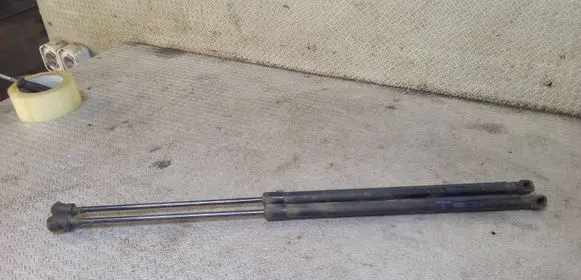 Nissan Note (E12) Tailgate/trunk strut/damper 
